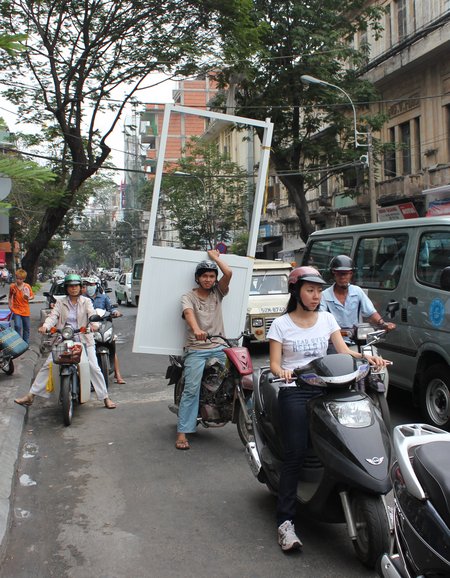 vietnam-saigon-motorscooter-freight