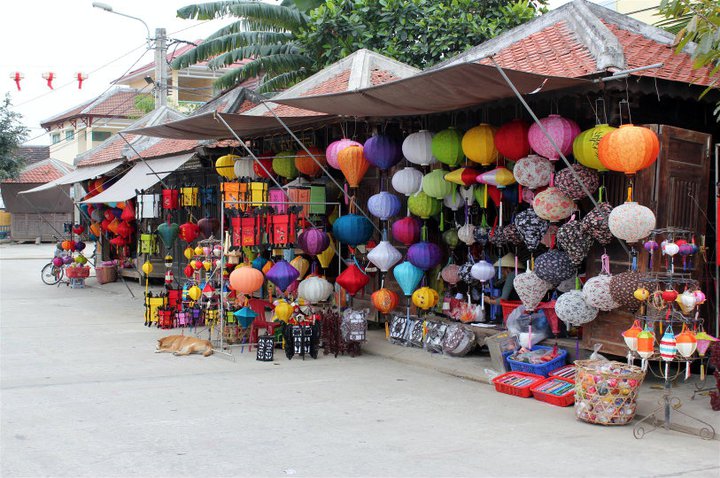 vietnam-hoi-an-street-scene